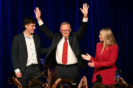 Anthony Albanese  (centre) (AFP photo)