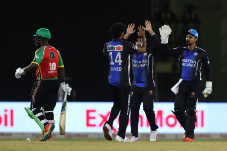Rangpur Riders’ Khaled Ahmed (2nd from left) celebrates with his teammates after dismissing Sherfane Rutherford. (Getty Images)