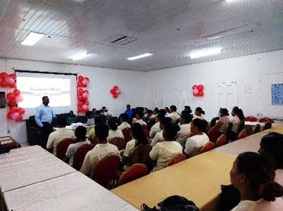 Regional Health Officer Dr Ranjeev
Singh speaking to the batch of CHW trainees 
