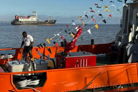 The tug (Ministry of Public Works photo) 