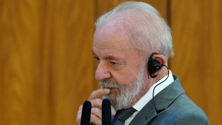 Brazil's President Luiz Inacio Lula da Silva attends an event at the Planalto presidential palace in Brasilia, Brazil, Wednesday, July 9, 2025. (AP Photo/Eraldo Peres)