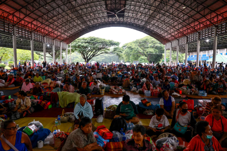 Persons displaced by the fighting (Reuters photo)
