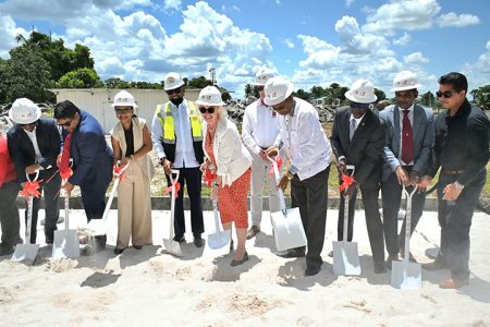 The turning of the sod (Ministry of Public Works photo)