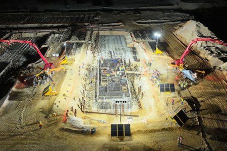 The first pouring (Office of the President photo)
