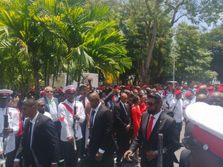 Thousands cheer as Ali inaugurated